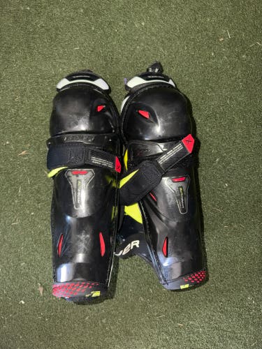 Intermediate Bauer Vapor Hyperlite 11" Shin Pads (Used)