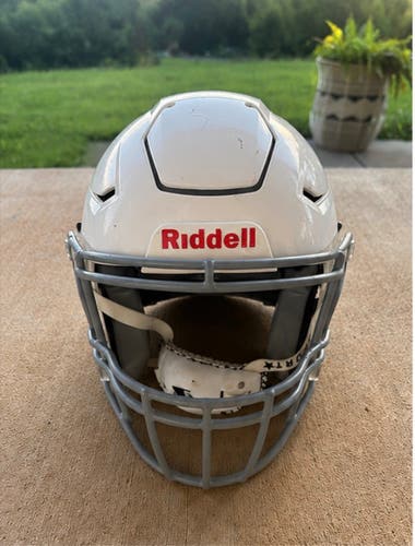 White Youth Medium Riddell SpeedFlex Helmet (Used)