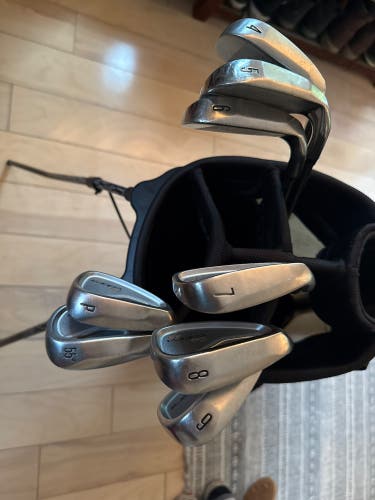 Men's 2002 King Cobra Left Hand Iron Set Regular Flex Graphite Shaft (8 Clubs) #4 - #9, PW, GW 38.5"