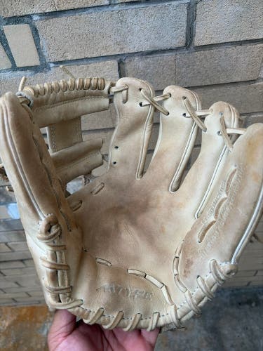 2023 Marucci Ascension RH Infield Baseball Glove 11.5" (Used)