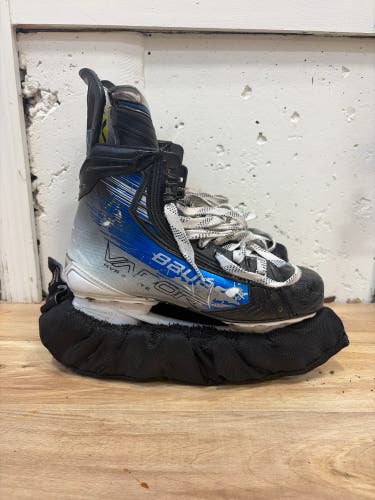 Blue 2023 Bauer Vapor Hyperlite 2 Hockey Skates Narrow Width Pro Stock Size 6 (Used)