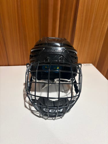 Small Bauer Re-Akt 150 Helmet (Used)
