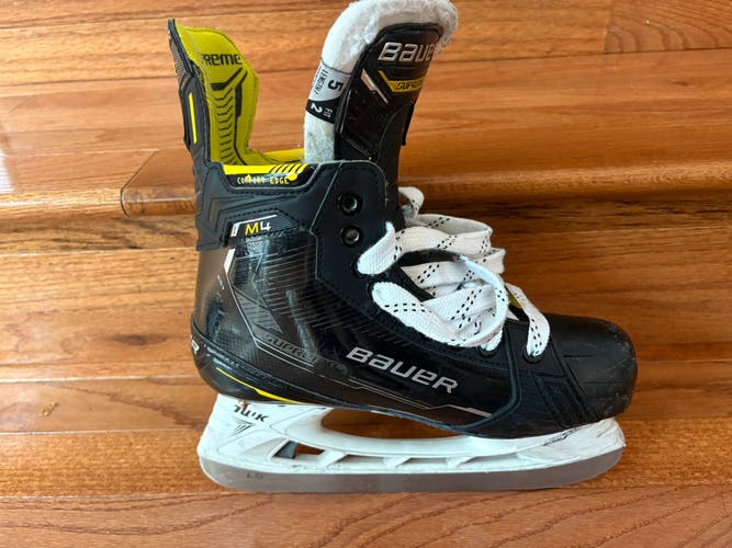2022 Bauer Supreme M4 Hockey Skates Size 5 (Used)