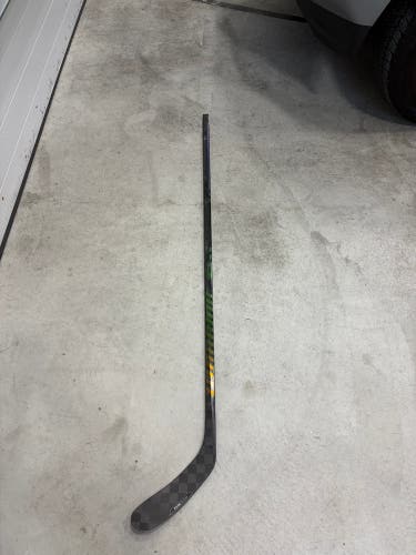 Intermediate Warrior Covert QR6 Pro Right Handed Hockey Stick W28 65 Flex (New)