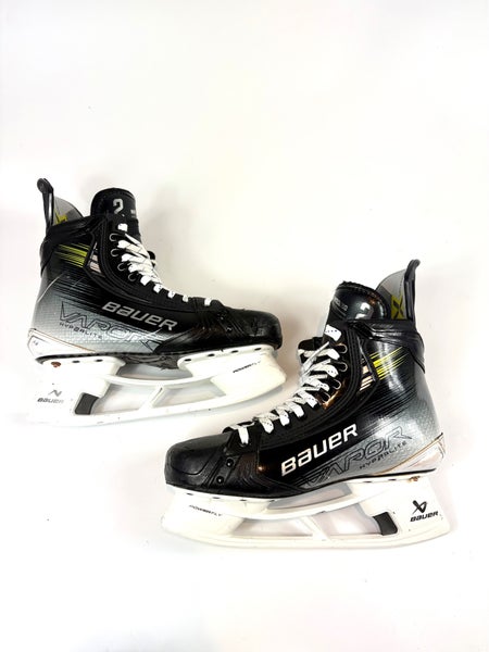 Bauer Vapor Hyperlite 2 Hockey Skates Regular Width Pro Stock 8.5 (Used)