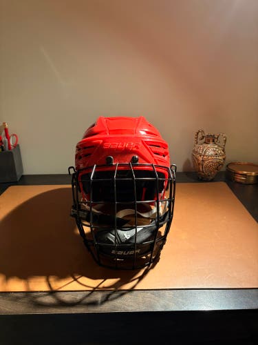 Medium Bauer Re-Akt 155 Helmet (Used)