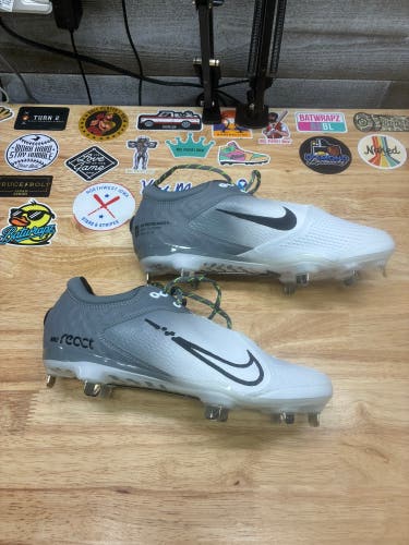 White Women's Size M 9.0 (W 10.0) Nike Hyperdiamond 4 Pro Low Top Metal (New)