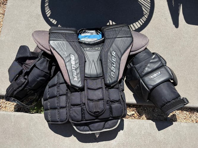 Medium Bauer Elite Goalie Chest Protector (Used) Intermediate