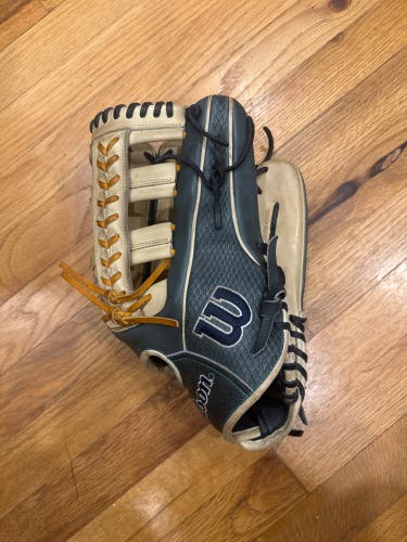 2021 Wilson A2000 RH Outfield Baseball Glove 12.75" (Used)