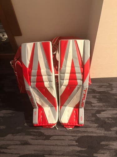 35" 2025 True Catalyst Px5 Goalie Leg Pads (Used)