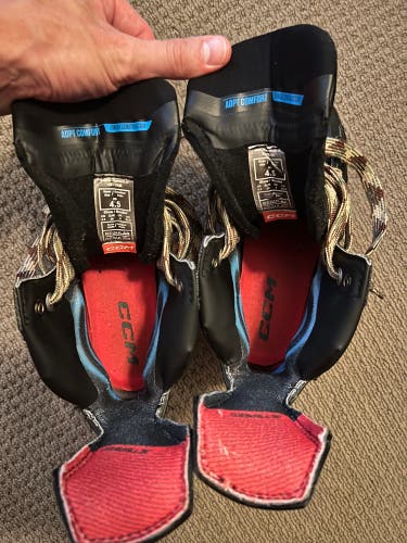 2023 CCM JetSpeed Vibe (SMU) Hockey Skates Regular Width Size 4.5 (Used)