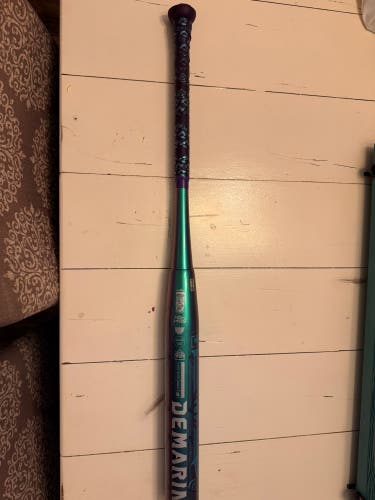 2027 DeMarini Vizion Composite Bat (-10) 22 oz 32" (Used)