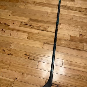 Junior Bauer Twitch Right Handed Hockey Stick P28 40 Flex (Used)