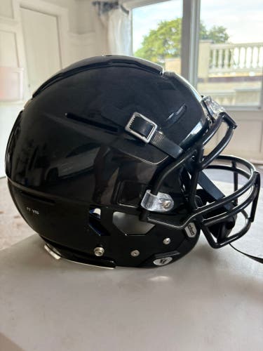 Black Adult Large Schutt F7 Helmet (Used)