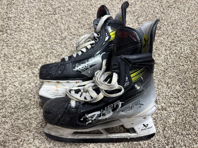 Bauer Supreme Hyperlite 2 Hockey Skates 8 (Used)