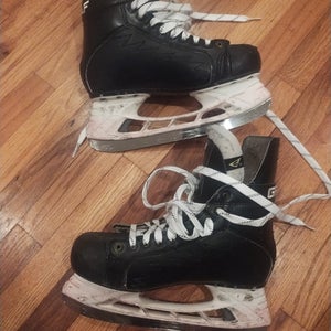 Senior 8.5 Black Graf Supra 703 Hockey Skates Regular Width 8.5 (Used)