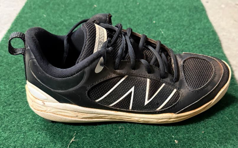 Black Kid's 6.5Y (Big Kids / Youth) Youth New Balance 3000v7 Low Top Molded Cleats (Used)