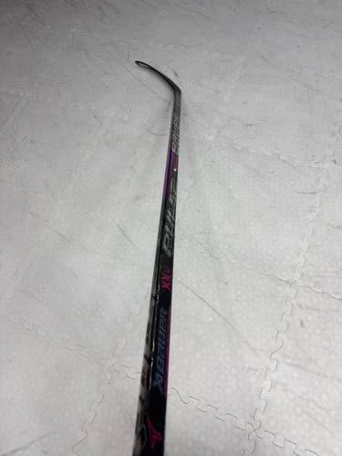 2 graffiti Senior Bauer Pulse Right Handed Hockey Stick P28 77 Flex Pro Stock (New)