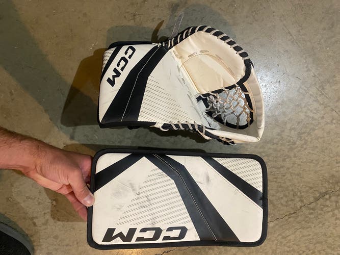 CCM YTFlex 3 Full Right Blocker Trapper set Used)