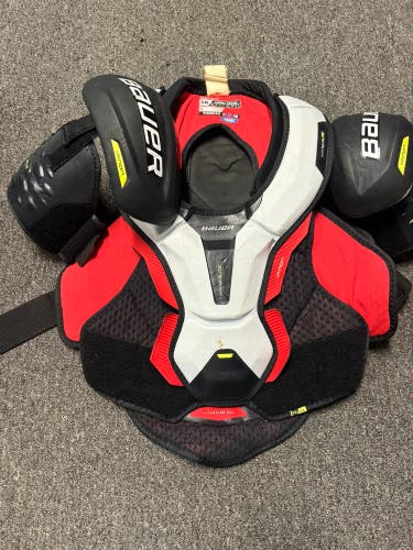 Men's Large Senior Bauer Vapor Hyperlite Shoulder Pads (Used)
