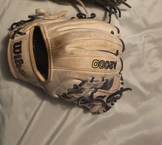 Wilson A2000 RH Infield Baseball Glove 11.5" (Used)