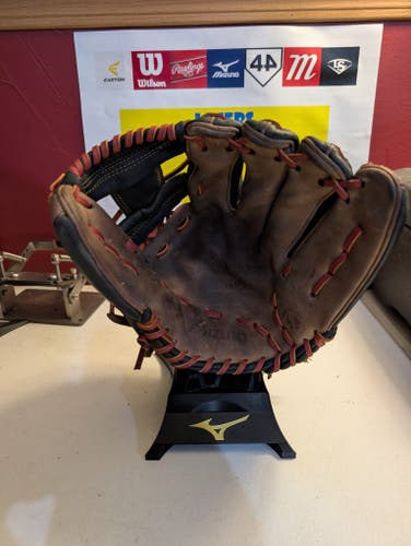 Infield RH Mizuno Classic Pro Baseball Glove 11.5" (Used)