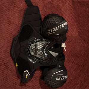 Medium Intermediate Bauer Supreme 3S Shoulder Pads (Used)
