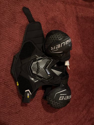 Medium Intermediate Bauer Supreme 3S Shoulder Pads (Used)