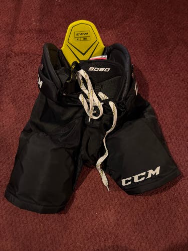 Junior Small CCM Tacks 9060 Hockey Pants (Used)