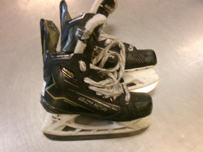 Used Bauer M40 Junior Hockey Skate Junior 04 11339-S000205261