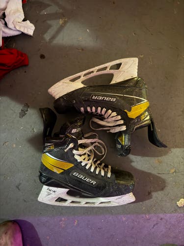 Black/Yellow 2020 Bauer Supreme Ultrasonic Hockey Skates Regular Width 10.5 (Used)