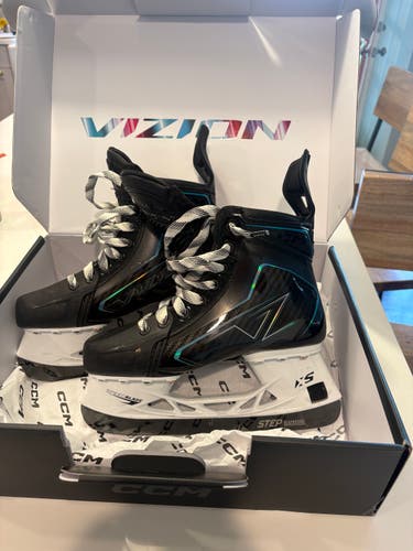 2026 CCM Vizion Hockey Skates Regular Width Size 5 (Like New)