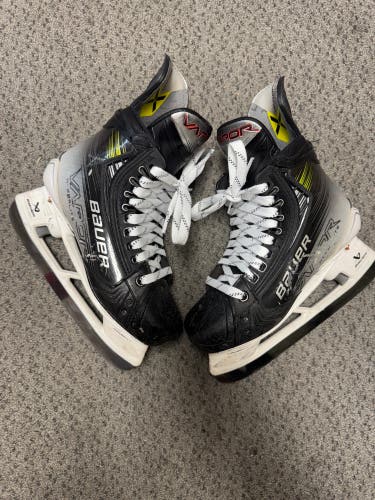 Bauer Vapor Hyperlite 2 Hockey Skates Size 4 (Used) Fit 3