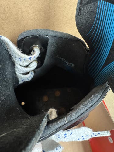 True Regular Width Size 5.5 TF9 Hockey Skates