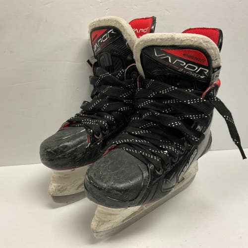 Used Bauer VAPOR 3X PRO Junior Hockey Skate Black And Red Junior 02.5 11855-S000208001