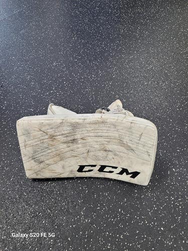 Used CCM EXTREME FLEX 400 Junior Goalie Blocker White 11849-S000042660
