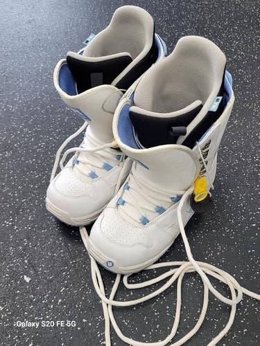 Used Burton CASA Womens Snowboard Boots White Senior 8 11849-S000042585