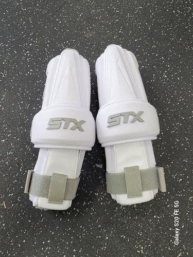 Used STX STALLION 1K Lacrosse Arm Pads/Guards White LG 11849-S000042545
