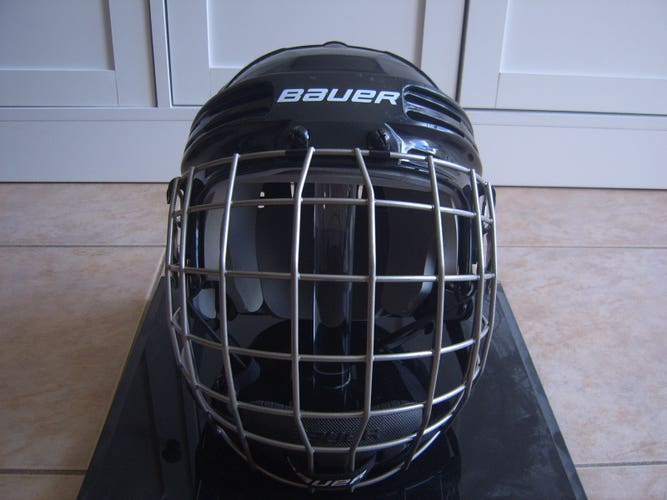 Free Shipping - Great Condition Bauer BHH3500 Hockey Helmet sz Senior Medium Black