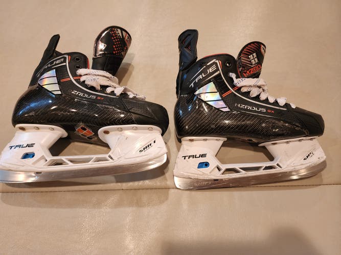 True HZDRUS Black 2025 Hockey Skates Regular Width size 7.5 (Used)