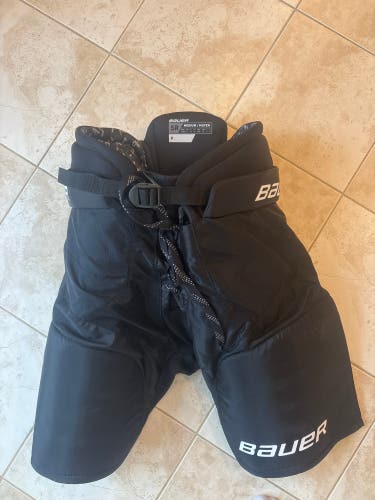 Senior Medium Bauer X Hockey Pants (New)