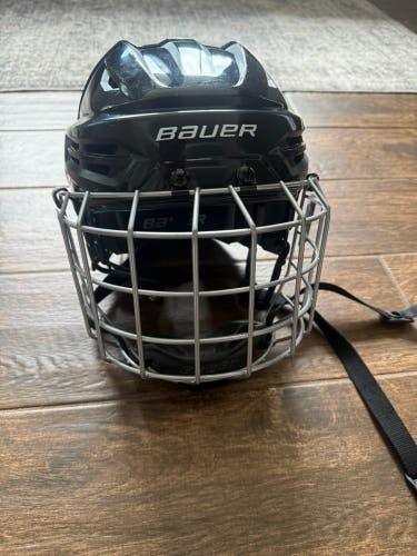 Medium Bauer Re-Akt 55 Helmet and Cage combo (Used)
