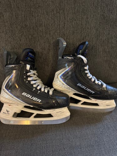 2025 Bauer Vapor Flylite Hockey Skates Regular Width Size 4 (Used)