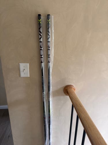 Intermediate Bauer Vapor Hyperlite 2 Right Handed Hockey Stick P88 65 Flex (New)