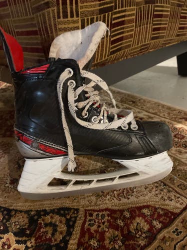 Black Bauer Vapor VOLT Hockey Skates 6 (Used)