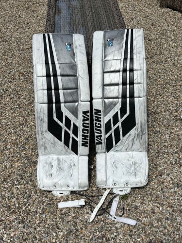 33" Vaughn Velocity VE8 Goalie Leg Pads (Used)