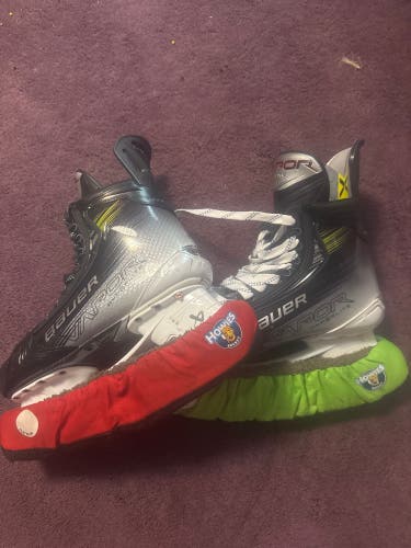 2023 Bauer Vapor Hyperlite 2 Hockey Skates Regular Width 8 (New)