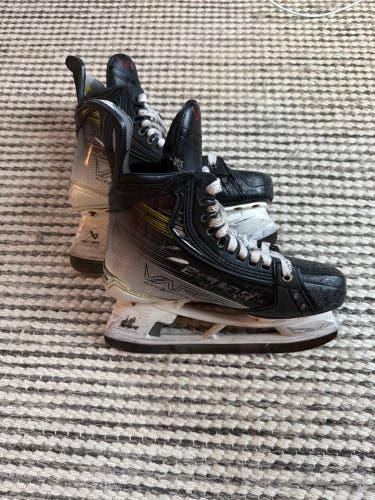2023 Bauer Vapor Hyperlite 2 Hockey Skates Size 5.5 Fit 2 FLY-Ti blades