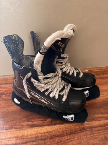 Black Bauer Supreme M40 Hockey Skates Wide Width Size 6.5 (Used)