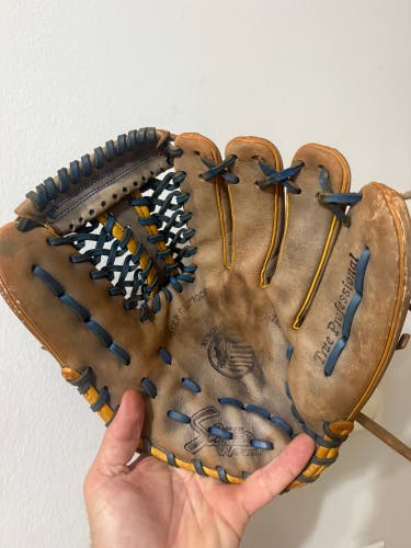 Kubota Slugger Rubber Ball Youth Baseball Glove 11.5 Inch used
